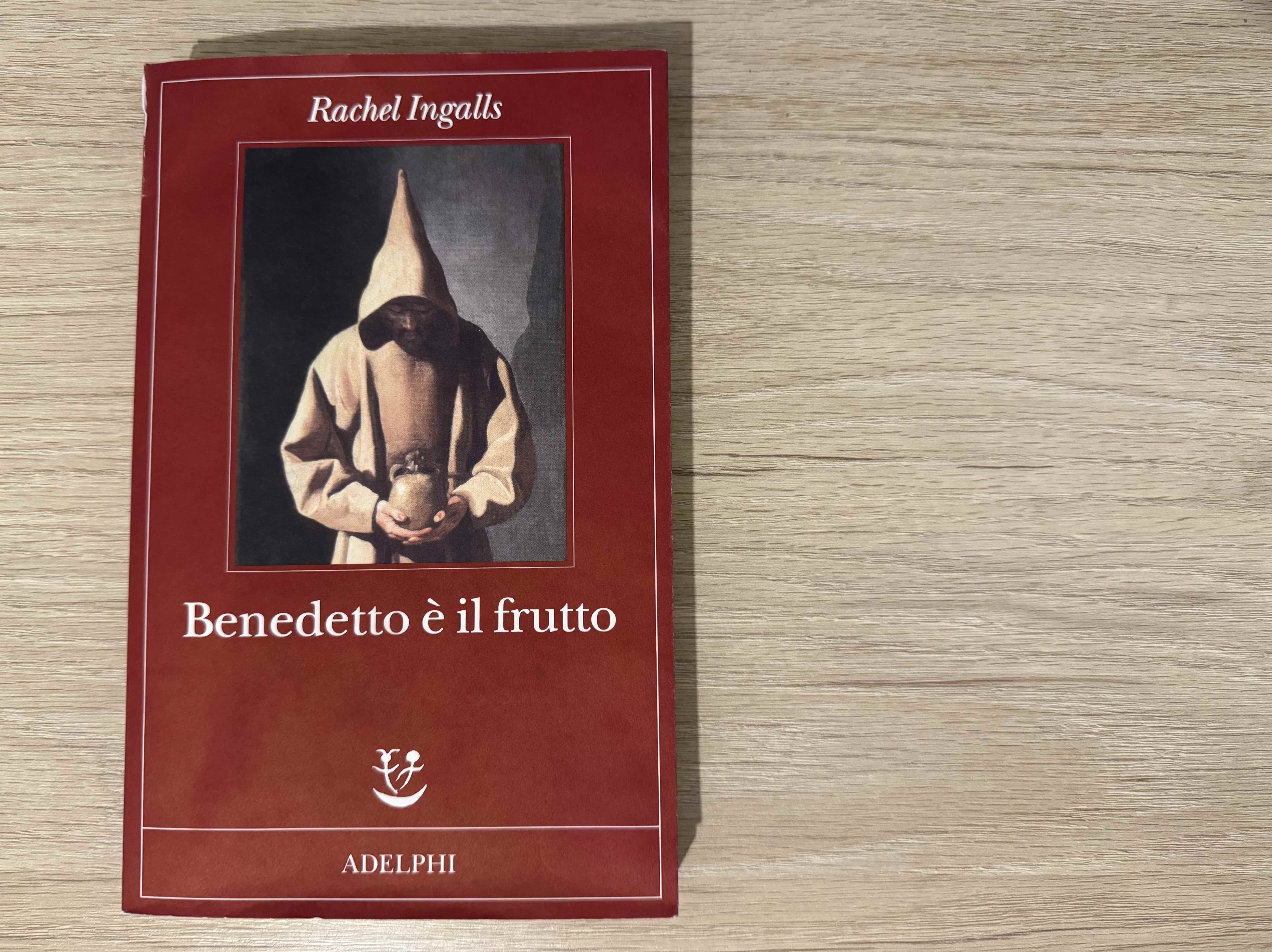 Decostruire la normalità: le irruzioni del surreale in Benedetto è il frutto