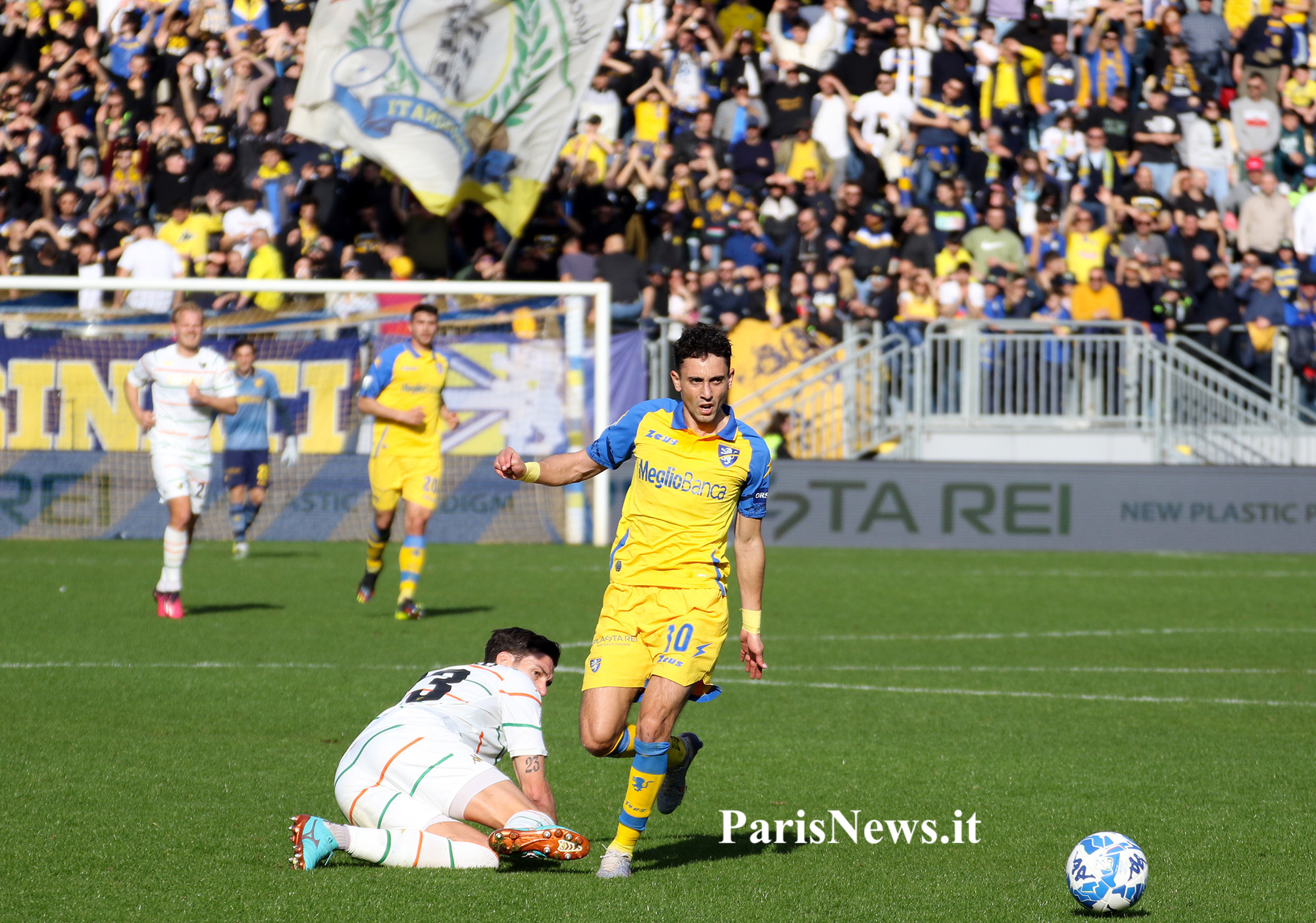 Frosinone-Cosenza: capolista in allerta, team di Viali in crescita
