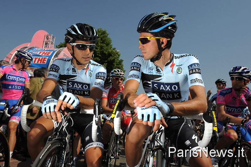 FAU016.JPG - Franck Faugere - LaPresse08 05 2011 AlbasportGiro d'Italia Seconda Tappanella foto: Jesus Hernandez (esp) / saxo bank sungard - Alberto Contador (esp) / saxo bank sungardFranck Faugere - LaPresse08 05 2011 ParmaGiro d'Italia second stagein the photo: Jesus Hernandez (esp) / saxo bank sungard - Alberto Contador (esp) / saxo bank sungard