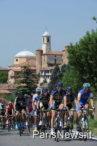 FAU017.JPG - Franck Faugere - LaPresse08 05 2011 AlbasportGiro d'Italia Seconda Tappanella foto: la garaFranck Faugere - LaPresse08 05 2011 ParmaGiro d'Italia second stagein the photo: the race