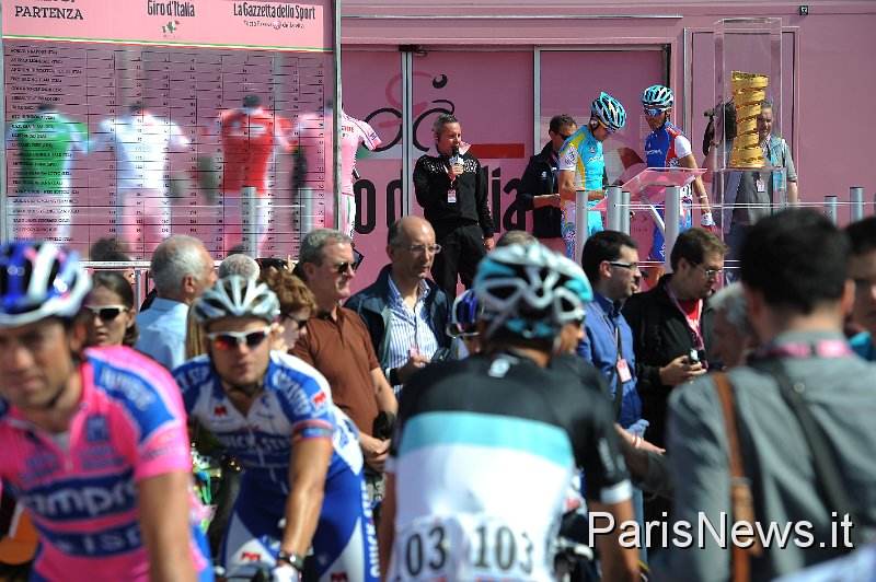 FAU036.JPG - Franck Faugere - LaPresse08 05 2011 AlbasportGiro d'Italia Seconda Tappanella foto: partenzaFranck Faugere - LaPresse08 05 2011 ParmaGiro d'Italia second stagein the photo: start