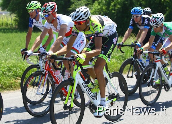 TNSmallgiordani_photo_scanferla_0082.jpg - Parma 08/05/2011 - 94 Giro d' Italia - 2 Tappa - Alba Parma - km 244 -nella foto: Giordani Leonardo (Farnese Vini Neri Sottoli) scorta giovanni viscontiAutore: Riccardo Scanferla