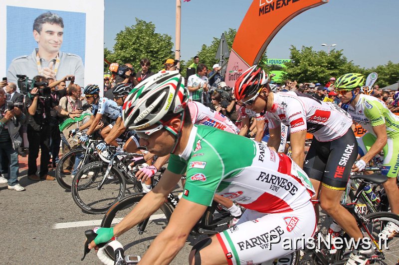 giro_secondatappa44.jpg - Foto : Daniele Badolato / Lapresse07/05/2011 AlbaGiro d'Italia 2011 - Seconda TappaNella foto la partenzaPhoto : Daniele Badolato / Lapresse07/05/2011 AlbaGiro d'Italia 2011 - Second StageIn the picture tha start