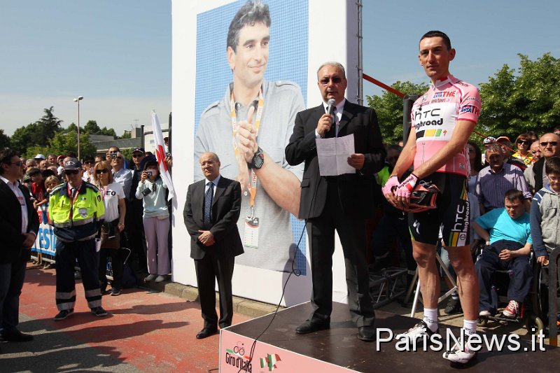 giro_secondatappa49.jpg - Foto : Daniele Badolato / Lapresse07/05/2011 AlbaGiro d'Italia 2011 - Seconda TappaNella foto Marco Pinotti , Angelo ZomegnanPhoto : Daniele Badolato / Lapresse07/05/2011 AlbaGiro d'Italia 2011 - Second StageIn the picture Marco Pinotti , Angelo Zomegnan