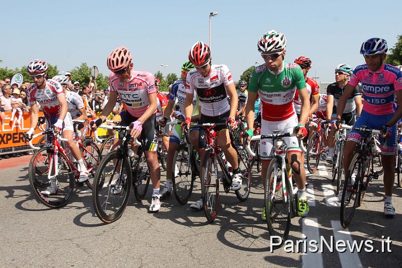 giro_secondatappa57.jpg - Foto : Daniele Badolato / Lapresse07/05/2011 AlbaGiro d'Italia 2011 - Seconda TappaNella foto la partenzaPhoto : Daniele Badolato / Lapresse07/05/2011 AlbaGiro d'Italia 2011 - Second StageIn the picture the start
