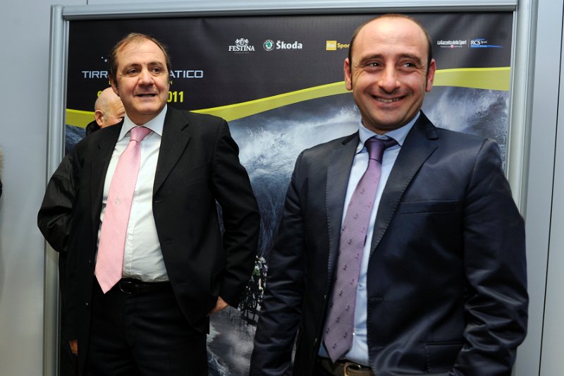 _GM12115.JPG - Â© Gian Mattia D'Alberto/LaPresse08-02-2011 Carrarainternipresentazione della gara di ciclismo Tirreno - Adriatico 2011nella foto: Mauro Vegni, Direttore Operativo di RCS Sport, dal C.T. della Nazionale italiana di ciclismo Paolo BettiniÂ© Gian Mattia D'Alberto/LaPresse08-02-2011 CarraraCycling race Tirreno - Adriatico 2011in the photo:  Mauro Vegni, RCS Sport, Italian's Cycling coach Paolo Bettini