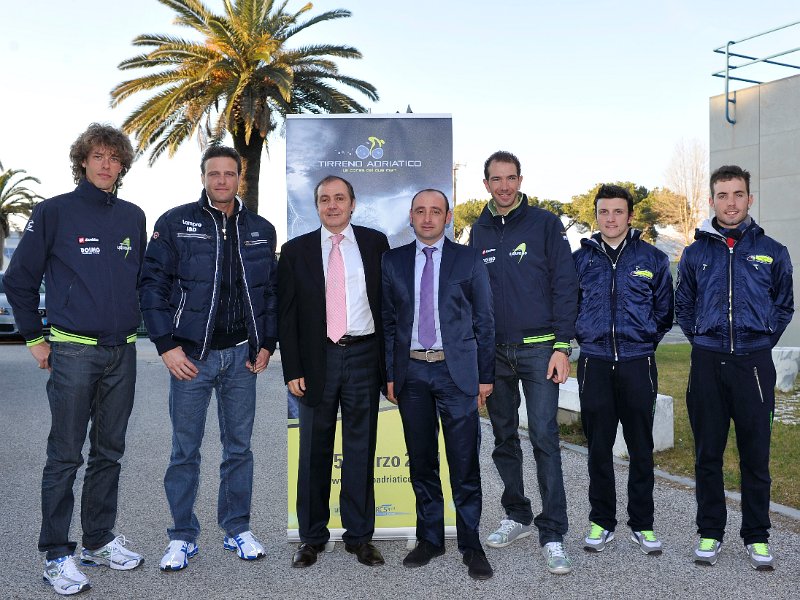 _GM12237.JPG - Â© Gian Mattia D'Alberto/LaPresse08-02-2011 Carrarainternipresentazione della gara di ciclismo Tirreno - Adriatico 2011nella foto: da sn, Daniel Oss, Alessandro Petacchi,Mauro Vegni, Direttore Operativo di RCS Sport,il C.T. della Nazionale italiana di ciclismo Paolo Bettini,  Alessandro Vanotti, Pierpaolo Denegri, Elia FavilliÂ© Gian Mattia D'Alberto/LaPresse08-02-2011 CarraraCycling race Tirreno - Adriatico 2011in the photo: from L, Daniel Oss, Alessandro Petacchi, Mauro Vegni, RCS Sport,  Paolo Bettini, Alessandro Vanotti, Pierpaolo Denegri,Elia Favilli