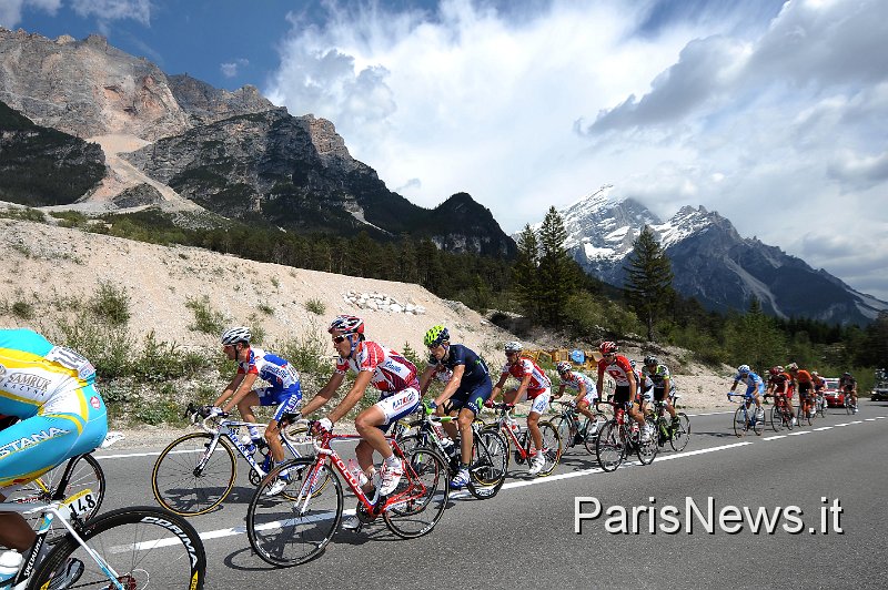 2FF_0671.JPG - Foto : Franck Faugere - LaPresse22 05 2011 Conegliano-Gardeccia/Val di FassasportGiro d'Italia tappa 15 - Conegliano - Gardeccia/Val di Fassanella foto: gruppoPhoto : Franck Faugere - LaPresse22 05 2011 Conegliano-Gardeccia/Val di FassaGiro d'Italia stage 15 - Conegliano - Gardeccia/Val di Fassain the photo: group