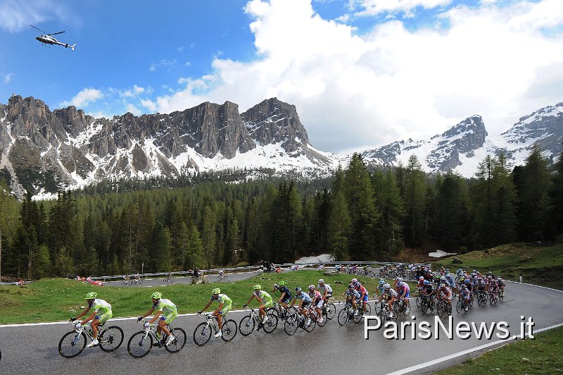 2FF_0814.JPG - Foto : Franck Faugere - LaPresse22 05 2011 Conegliano-Gardeccia/Val di FassasportGiro d'Italia tappa 15 - Conegliano - Gardeccia/Val di Fassanella foto: gruppoPhoto : Franck Faugere - LaPresse22 05 2011 Conegliano-Gardeccia/Val di FassaGiro d'Italia stage 15 - Conegliano - Gardeccia/Val di Fassain the photo: group
