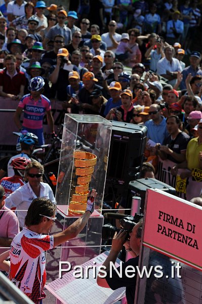 _GM31239.JPG - Gian Mattia D'Alberto - LaPresse22 05 2011 Conegliano VenetosportGiro d'Italia partenza quindicesima tappanella foto: Danilo Di Luca la foglio firmaGian Mattia D'Alberto - LaPresse22 05 2011 ConeglianoGiro d'Italia fifthteenth stagein the photo:  Danilo Di Luca