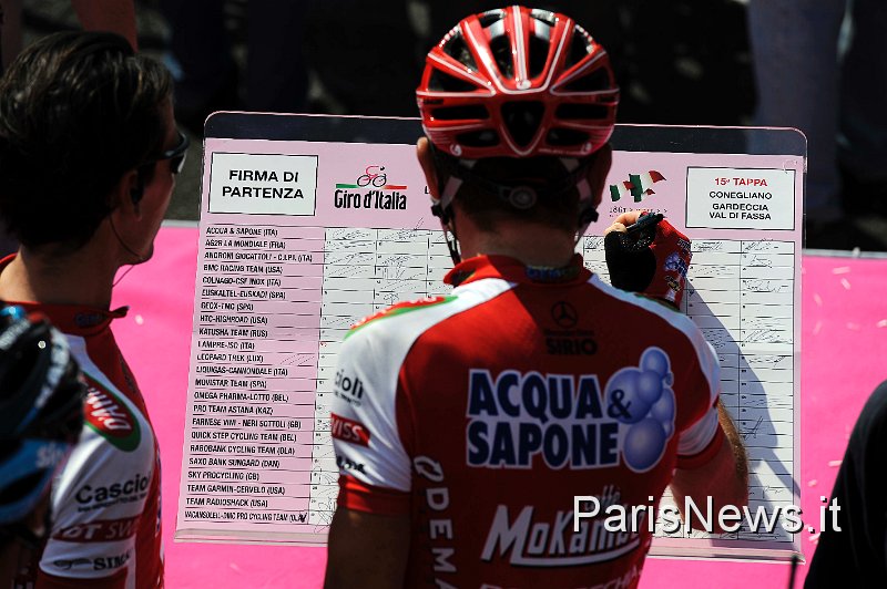 _GM31270.JPG - Gian Mattia D'Alberto - LaPresse22 05 2011 Conegliano VenetosportGiro d'Italia partenza quindicesima tappanella foto: partenzaGian Mattia D'Alberto - LaPresse22 05 2011 ConeglianoGiro d'Italia fifthteenth stagein the photo: the start