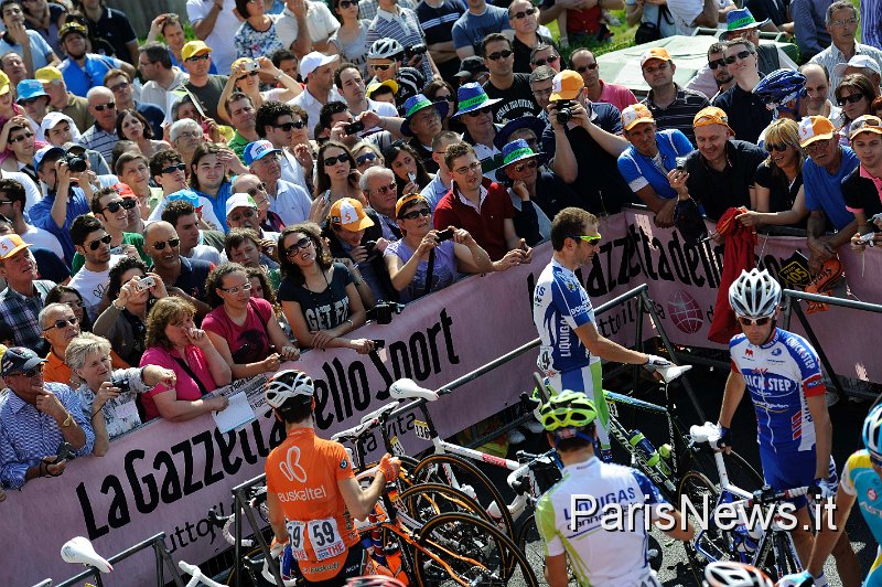 _GM31285.JPG - Gian Mattia D'Alberto - LaPresse22 05 2011 Conegliano VenetosportGiro d'Italia partenza quindicesima tappanella foto: partenzaGian Mattia D'Alberto - LaPresse22 05 2011 ConeglianoGiro d'Italia fifthteenth stagein the photo: the start