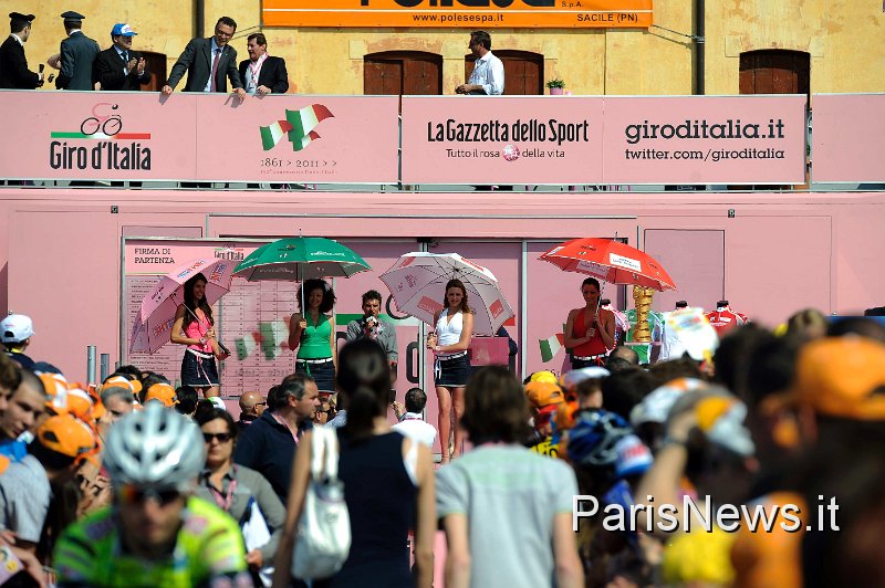 _GM31353.JPG - Gian Mattia D'Alberto - LaPresse22 05 2011 Conegliano VenetosportGiro d'Italia partenza quindicesima tappanella foto: partenzaGian Mattia D'Alberto - LaPresse22 05 2011 ConeglianoGiro d'Italia fifthteenth stagein the photo: