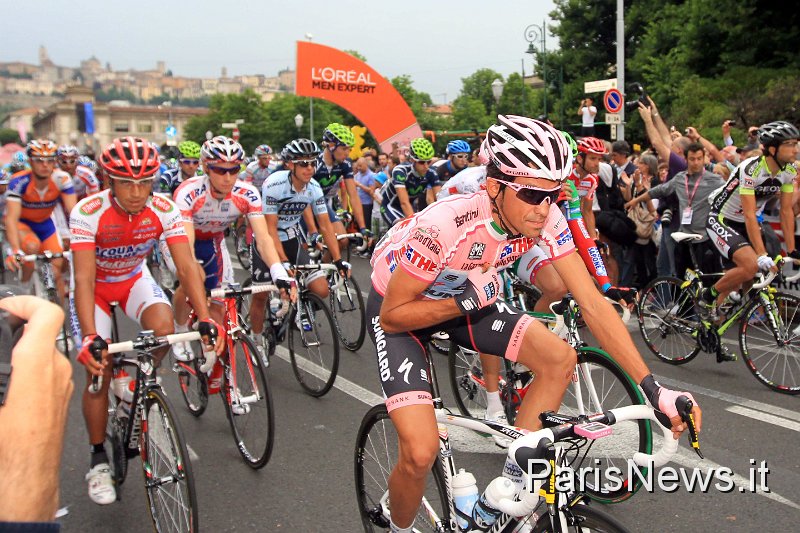 BUD15897.JPG - Daniele Badolato - LaPresse27 05 2011 BergamosportGiro d'Italia diciannovesima tappanella foto: la partenzaDaniele Badolato  - LaPresse27 05 2011 BergamoGiro d'Italia nineteeenth stagein the photo: start